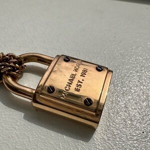 ✨ MICHAEL KORS LOCK NECKLACE ✨